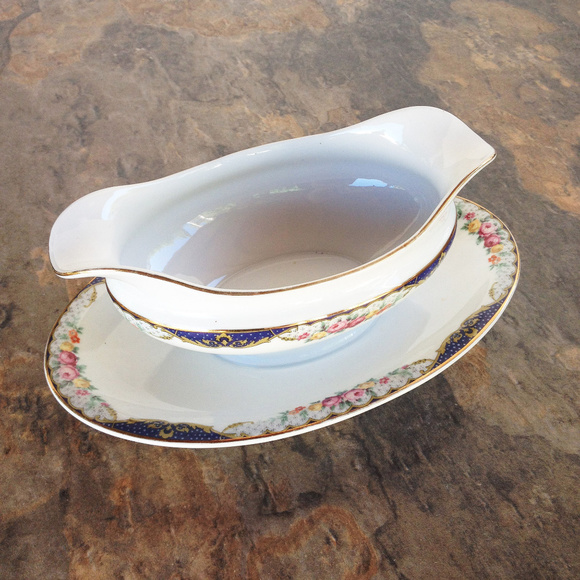 Vintage 1930's TK Thun China Gravy Boat - Picture 1 of 3